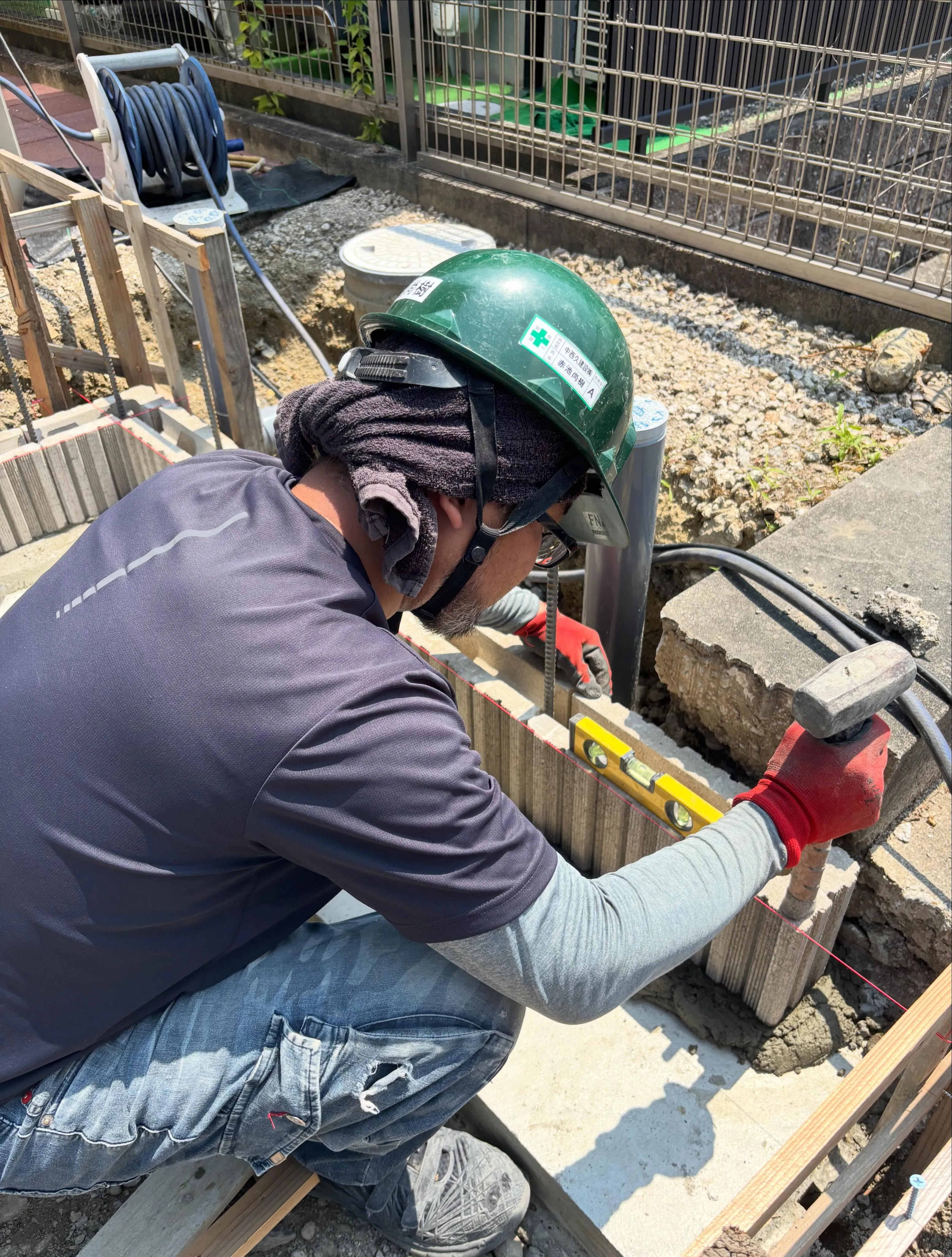 コンクリートブロックの設置工事です。